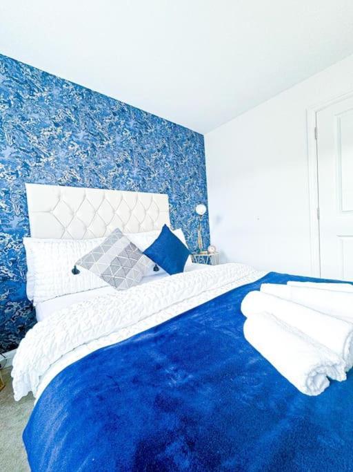 Contractors, Families, Tourists & Groups Welcome Sleeps Upto 9, Garden, Pet Allowed, Parking Included! Бирмингем Экстерьер фото