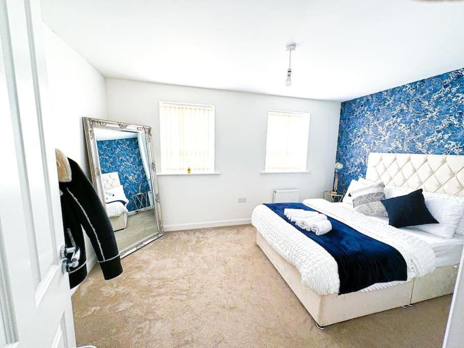 Contractors, Families, Tourists & Groups Welcome Sleeps Upto 9, Garden, Pet Allowed, Parking Included! Бирмингем Экстерьер фото