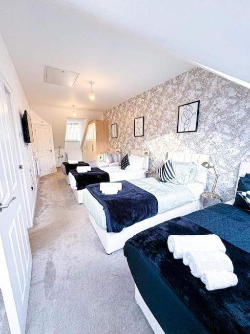 Contractors, Families, Tourists & Groups Welcome Sleeps Upto 9, Garden, Pet Allowed, Parking Included! Бирмингем Экстерьер фото