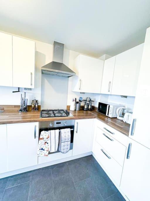 Contractors, Families, Tourists & Groups Welcome Sleeps Upto 9, Garden, Pet Allowed, Parking Included! Бирмингем Экстерьер фото