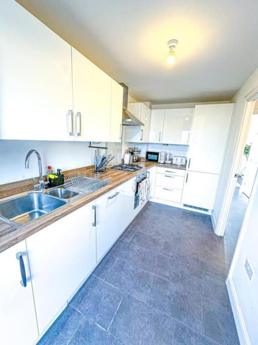 Contractors, Families, Tourists & Groups Welcome Sleeps Upto 9, Garden, Pet Allowed, Parking Included! Бирмингем Экстерьер фото