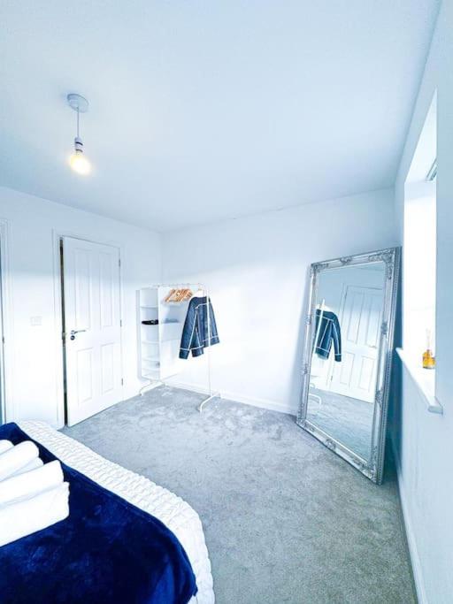 Contractors, Families, Tourists & Groups Welcome Sleeps Upto 9, Garden, Pet Allowed, Parking Included! Бирмингем Экстерьер фото