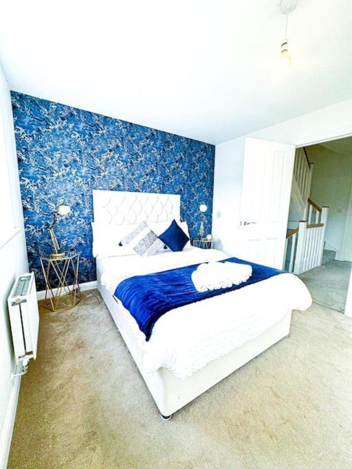 Contractors, Families, Tourists & Groups Welcome Sleeps Upto 9, Garden, Pet Allowed, Parking Included! Бирмингем Экстерьер фото