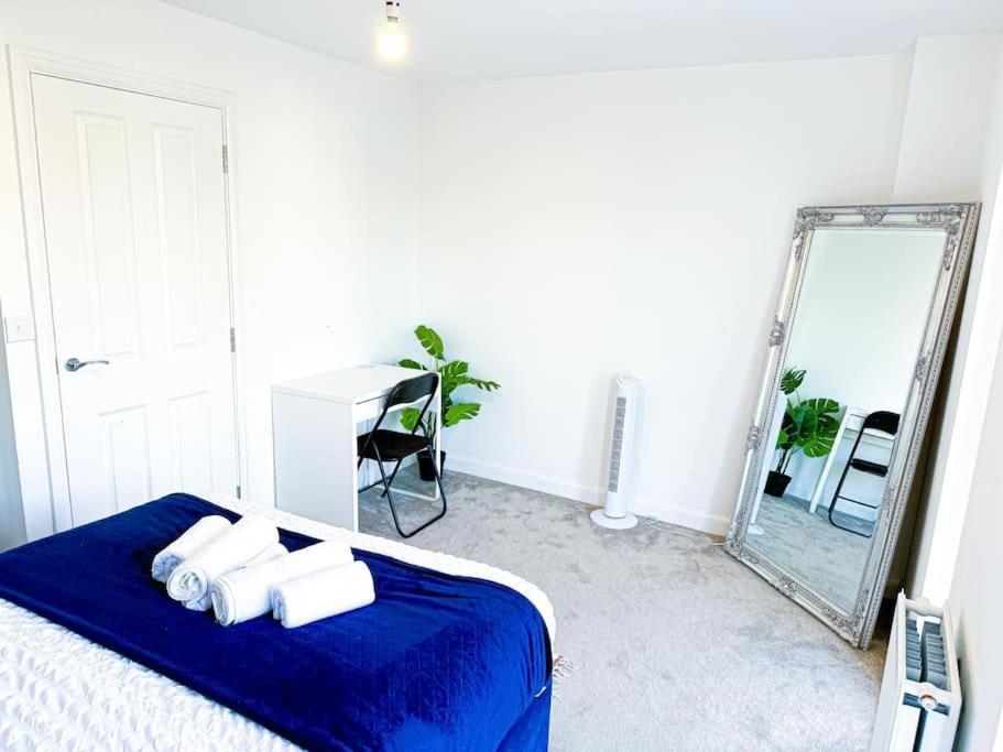 Contractors, Families, Tourists & Groups Welcome Sleeps Upto 9, Garden, Pet Allowed, Parking Included! Бирмингем Экстерьер фото