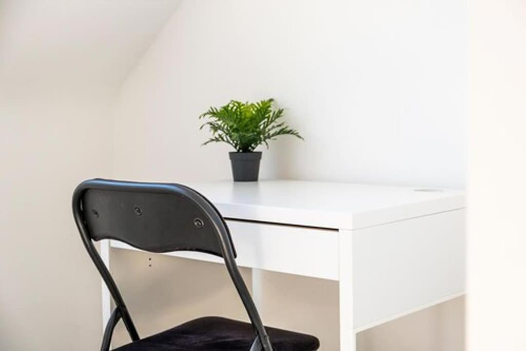 Contractors, Families, Tourists & Groups Welcome Sleeps Upto 9, Garden, Pet Allowed, Parking Included! Бирмингем Экстерьер фото