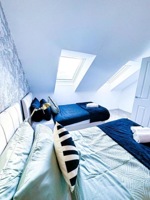 Contractors, Families, Tourists & Groups Welcome Sleeps Upto 9, Garden, Pet Allowed, Parking Included! Бирмингем Экстерьер фото